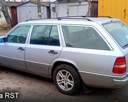 Белый Мерседес Е-Класс, объемом двигателя 2.2 л и пробегом 511 тыс. км за 3750 $, фото 3 на Automoto.ua