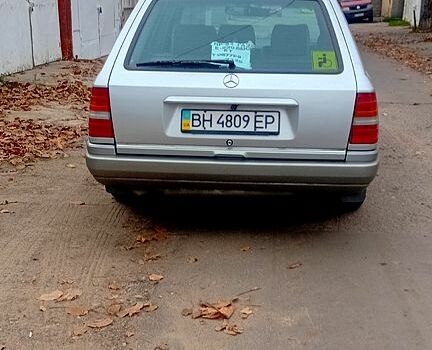 Белый Мерседес Е-Класс, объемом двигателя 2.2 л и пробегом 511 тыс. км за 3750 $, фото 13 на Automoto.ua