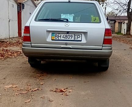 Белый Мерседес Е-Класс, объемом двигателя 2.2 л и пробегом 511 тыс. км за 3750 $, фото 6 на Automoto.ua