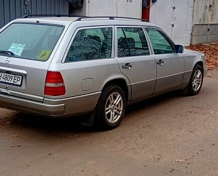 Белый Мерседес Е-Класс, объемом двигателя 2.2 л и пробегом 511 тыс. км за 3750 $, фото 2 на Automoto.ua