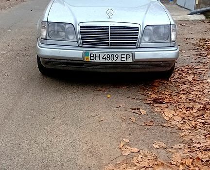 Белый Мерседес Е-Класс, объемом двигателя 2.2 л и пробегом 511 тыс. км за 3750 $, фото 1 на Automoto.ua