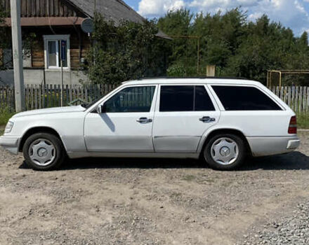 Мерседес Е-Класс 1994 в Сарнах на Automoto.ua Белый Мерседес Е-Класс, объемом двигателя 2.5 л и пробегом 500 тыс. км за 2400 $, фото 4 на Automoto.ua