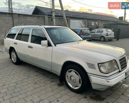 Білий Мерседес Е-Клас, об'ємом двигуна 3 л та пробігом 48 тис. км за 3500 $, фото 2 на Automoto.ua