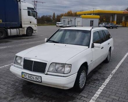 Мерседес Е-Класс 1995 в Луцке на Automoto.ua Белый Мерседес Е-Класс, объемом двигателя 2.5 л и пробегом 515 тыс. км за 3200 $, фото 7 на Automoto.ua