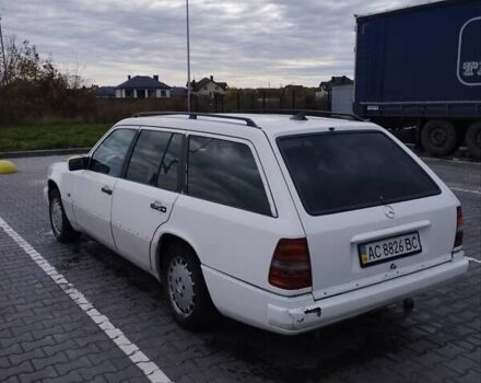 Мерседес Е-Класс 1995 в Луцке на Automoto.ua Белый Мерседес Е-Класс, объемом двигателя 2.5 л и пробегом 515 тыс. км за 3200 $, фото 6 на Automoto.ua