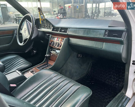 Білий Мерседес Е-Клас, об'ємом двигуна 3 л та пробігом 48 тис. км за 3500 $, фото 5 на Automoto.ua