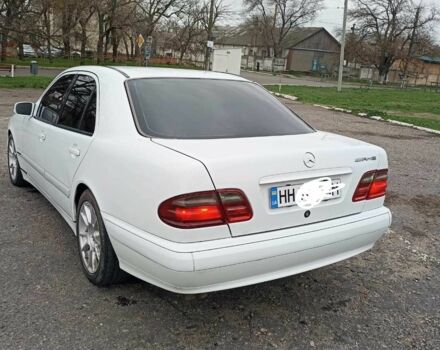 Белый Мерседес Е-Класс, объемом двигателя 3.2 л и пробегом 380 тыс. км за 5000 $, фото 3 на Automoto.ua