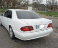Белый Мерседес Е-Класс, объемом двигателя 3.2 л и пробегом 380 тыс. км за 5000 $, фото 3 на Automoto.ua