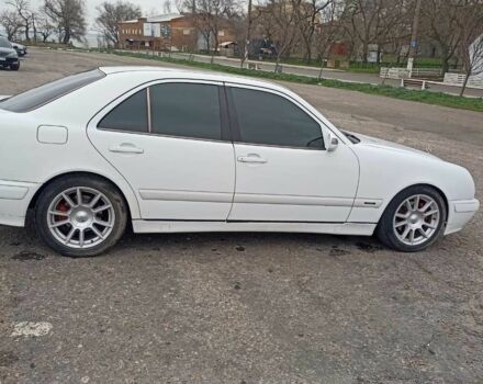 Белый Мерседес Е-Класс, объемом двигателя 3.2 л и пробегом 380 тыс. км за 5000 $, фото 5 на Automoto.ua