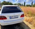 Белый Мерседес Е-Класс, объемом двигателя 2.2 л и пробегом 700 тыс. км за 3000 $, фото 4 на Automoto.ua