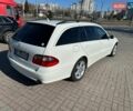 Белый Мерседес Е-Класс, объемом двигателя 2.2 л и пробегом 313 тыс. км за 10200 $, фото 2 на Automoto.ua