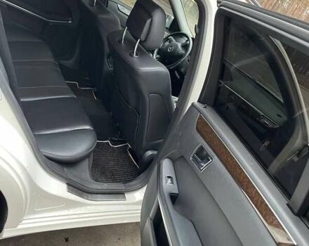 Белый Мерседес Е-Класс, объемом двигателя 2.2 л и пробегом 620 тыс. км за 9500 $, фото 1 на Automoto.ua