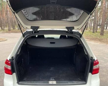 Белый Мерседес Е-Класс, объемом двигателя 2.2 л и пробегом 620 тыс. км за 9500 $, фото 2 на Automoto.ua