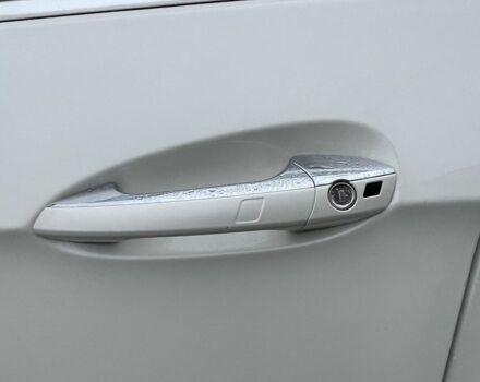 Белый Мерседес Е-Класс, объемом двигателя 3 л и пробегом 289 тыс. км за 12483 $, фото 5 на Automoto.ua