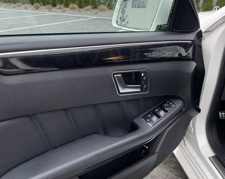 Белый Мерседес Е-Класс, объемом двигателя 3 л и пробегом 289 тыс. км за 12483 $, фото 11 на Automoto.ua