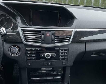 Белый Мерседес Е-Класс, объемом двигателя 3 л и пробегом 289 тыс. км за 12483 $, фото 2 на Automoto.ua