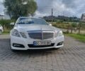 Белый Мерседес Е-Класс, объемом двигателя 2.2 л и пробегом 458 тыс. км за 9800 $, фото 2 на Automoto.ua