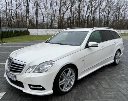 Белый Мерседес Е-Класс, объемом двигателя 3 л и пробегом 289 тыс. км за 12483 $, фото 1 на Automoto.ua