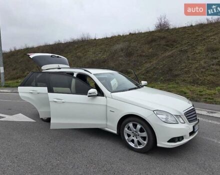 Белый Мерседес Е-Класс, объемом двигателя 2.14 л и пробегом 256 тыс. км за 12800 $, фото 2 на Automoto.ua