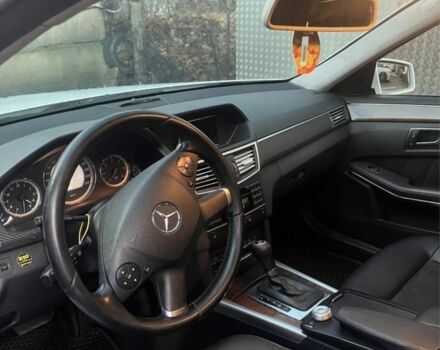 Белый Мерседес Е-Класс, объемом двигателя 2.1 л и пробегом 500 тыс. км за 7500 $, фото 6 на Automoto.ua