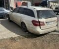 Белый Мерседес Е-Класс, объемом двигателя 2.1 л и пробегом 280 тыс. км за 6250 $, фото 2 на Automoto.ua