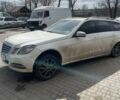Белый Мерседес Е-Класс, объемом двигателя 2.1 л и пробегом 280 тыс. км за 6250 $, фото 1 на Automoto.ua