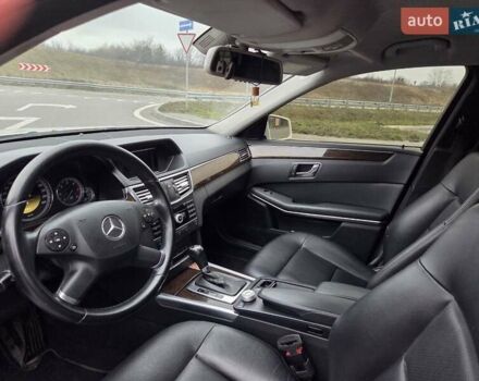 Белый Мерседес Е-Класс, объемом двигателя 2.14 л и пробегом 256 тыс. км за 12800 $, фото 7 на Automoto.ua