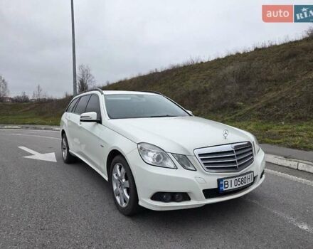 Белый Мерседес Е-Класс, объемом двигателя 2.14 л и пробегом 256 тыс. км за 12800 $, фото 3 на Automoto.ua