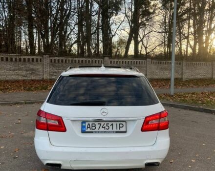 Белый Мерседес Е-Класс, объемом двигателя 2.1 л и пробегом 500 тыс. км за 7500 $, фото 3 на Automoto.ua