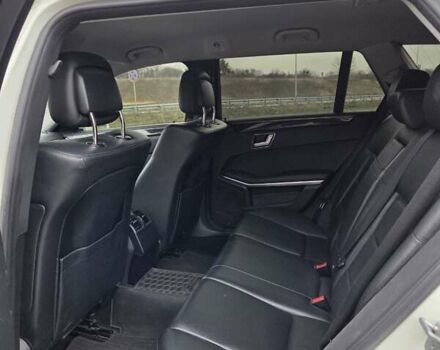 Белый Мерседес Е-Класс, объемом двигателя 2.14 л и пробегом 256 тыс. км за 12800 $, фото 6 на Automoto.ua