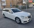 Белый Мерседес Е-Класс, объемом двигателя 2.14 л и пробегом 255 тыс. км за 11000 $, фото 1 на Automoto.ua