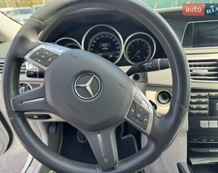 Белый Мерседес Е-Класс, объемом двигателя 2.14 л и пробегом 220 тыс. км за 13300 $, фото 12 на Automoto.ua