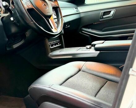 Белый Мерседес Е-Класс, объемом двигателя 2.2 л и пробегом 318 тыс. км за 14300 $, фото 4 на Automoto.ua