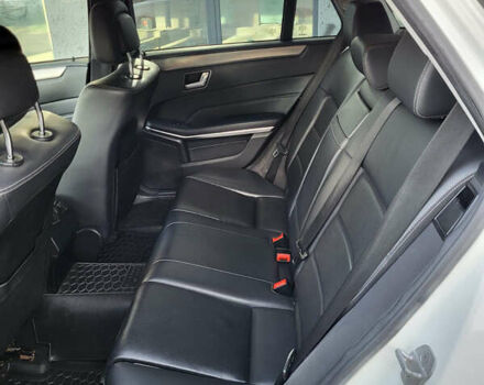 Белый Мерседес Е-Класс, объемом двигателя 2.2 л и пробегом 460 тыс. км за 10000 $, фото 19 на Automoto.ua