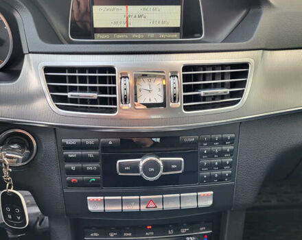 Белый Мерседес Е-Класс, объемом двигателя 2.2 л и пробегом 460 тыс. км за 10000 $, фото 28 на Automoto.ua