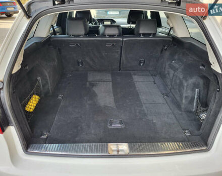 Белый Мерседес Е-Класс, объемом двигателя 2.2 л и пробегом 460 тыс. км за 10000 $, фото 16 на Automoto.ua