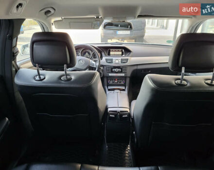 Белый Мерседес Е-Класс, объемом двигателя 2.2 л и пробегом 460 тыс. км за 10000 $, фото 18 на Automoto.ua