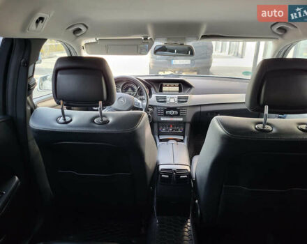 Белый Мерседес Е-Класс, объемом двигателя 2.2 л и пробегом 460 тыс. км за 10000 $, фото 17 на Automoto.ua