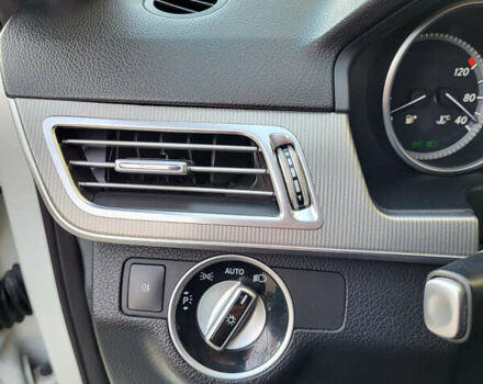 Белый Мерседес Е-Класс, объемом двигателя 2.2 л и пробегом 460 тыс. км за 10000 $, фото 23 на Automoto.ua