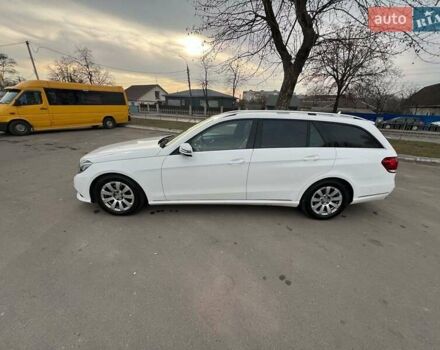 Белый Мерседес Е-Класс, объемом двигателя 2.14 л и пробегом 260 тыс. км за 15500 $, фото 3 на Automoto.ua
