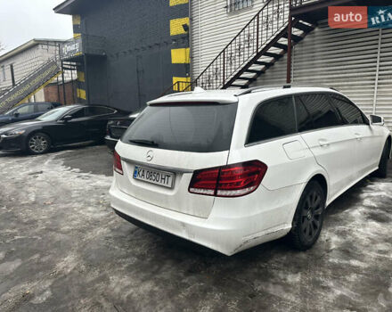 Белый Мерседес Е-Класс, объемом двигателя 2.2 л и пробегом 500 тыс. км за 12500 $, фото 2 на Automoto.ua