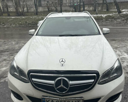 Белый Мерседес Е-Класс, объемом двигателя 2.2 л и пробегом 500 тыс. км за 12500 $, фото 4 на Automoto.ua