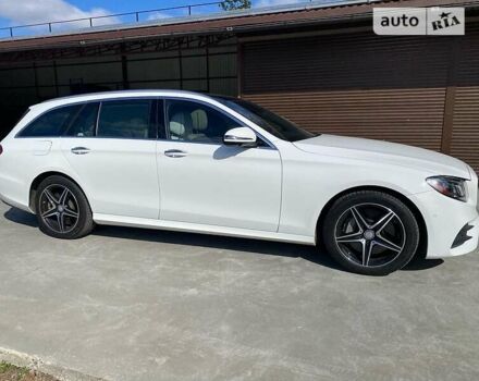 Белый Мерседес Е-Класс, объемом двигателя 3 л и пробегом 79 тыс. км за 33200 $, фото 1 на Automoto.ua