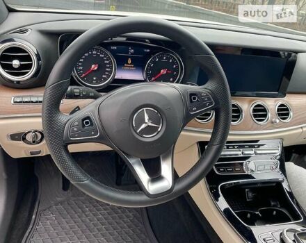 Белый Мерседес Е-Класс, объемом двигателя 3 л и пробегом 79 тыс. км за 33200 $, фото 7 на Automoto.ua