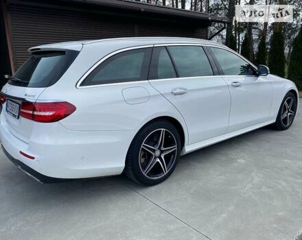 Белый Мерседес Е-Класс, объемом двигателя 3 л и пробегом 79 тыс. км за 33200 $, фото 4 на Automoto.ua
