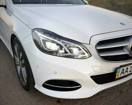 Белый Мерседес Е-Класс, объемом двигателя 3 л и пробегом 232 тыс. км за 20000 $, фото 3 на Automoto.ua