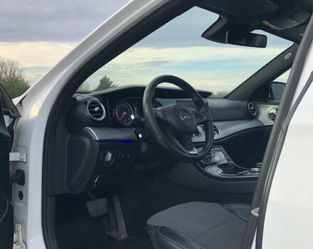 Белый Мерседес Е-Класс, объемом двигателя 1.95 л и пробегом 245 тыс. км за 20999 $, фото 19 на Automoto.ua