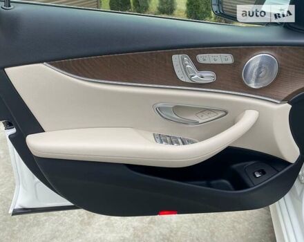 Белый Мерседес Е-Класс, объемом двигателя 3 л и пробегом 79 тыс. км за 33200 $, фото 12 на Automoto.ua