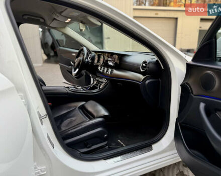 Белый Мерседес Е-Класс, объемом двигателя 2.14 л и пробегом 366 тыс. км за 22999 $, фото 64 на Automoto.ua