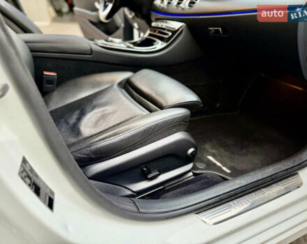 Белый Мерседес Е-Класс, объемом двигателя 2.14 л и пробегом 366 тыс. км за 22999 $, фото 65 на Automoto.ua